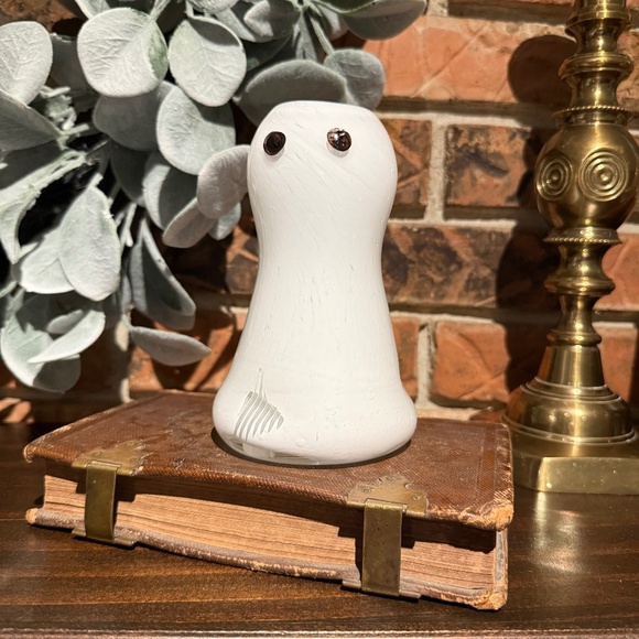Blown Glass Handblown Art Glass White Ghost Vase Halloween Decor - Picture 2 of 16
